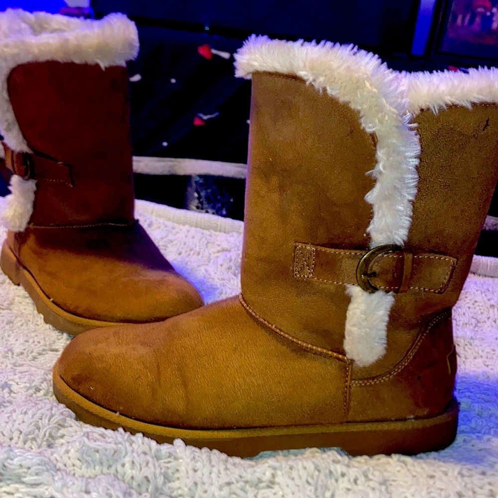 Fluffy winter boots